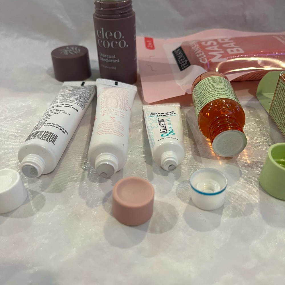 New SKINCARE Bundle-Set of 9 - Picture 7 of 8